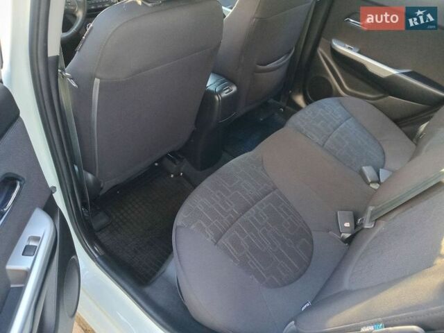 Белый Киа Рио, объемом двигателя 1.6 л и пробегом 28 тыс. км за 9500 $, фото 14 на Automoto.ua