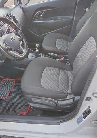 Белый Киа Рио, объемом двигателя 1.2 л и пробегом 203 тыс. км за 5600 $, фото 10 на Automoto.ua