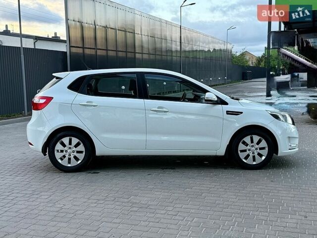 Белый Киа Рио, объемом двигателя 1.59 л и пробегом 28 тыс. км за 10000 $, фото 31 на Automoto.ua