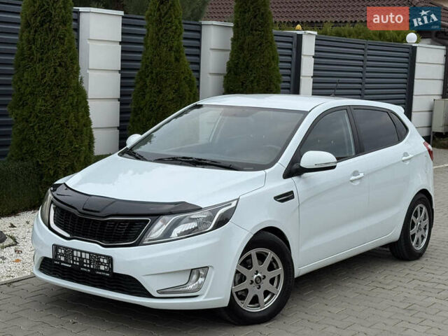 Білий Кіа Ріо, об'ємом двигуна 1.59 л та пробігом 163 тис. км за 8200 $, фото 3 на Automoto.ua