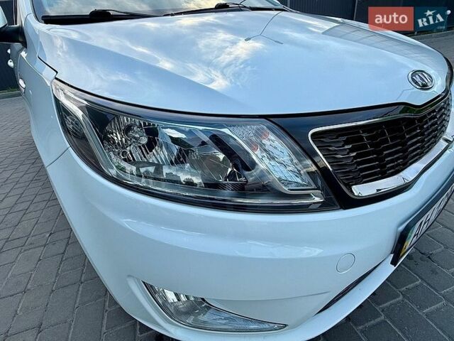 Белый Киа Рио, объемом двигателя 1.59 л и пробегом 28 тыс. км за 10000 $, фото 40 на Automoto.ua