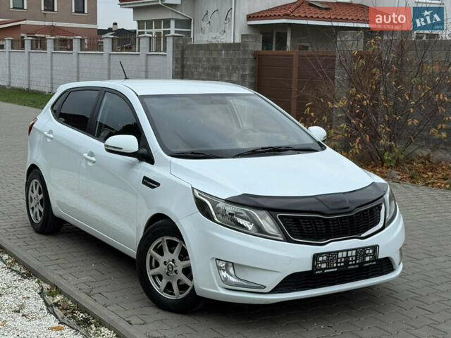 Білий Кіа Ріо, об'ємом двигуна 1.59 л та пробігом 163 тис. км за 8200 $, фото 19 на Automoto.ua