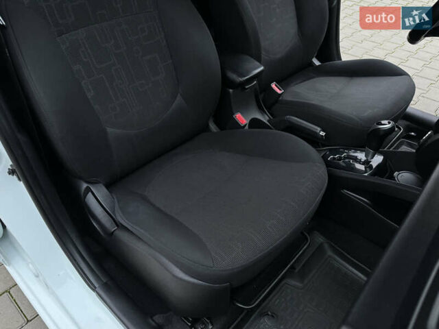 Білий Кіа Ріо, об'ємом двигуна 1.59 л та пробігом 163 тис. км за 8200 $, фото 32 на Automoto.ua