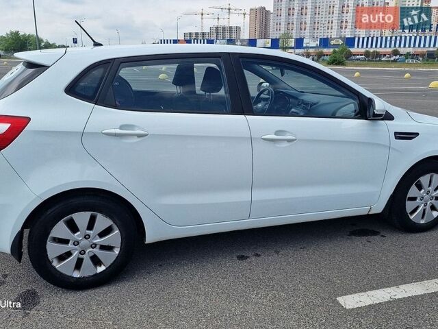 Белый Киа Рио, объемом двигателя 1.59 л и пробегом 137 тыс. км за 8500 $, фото 2 на Automoto.ua