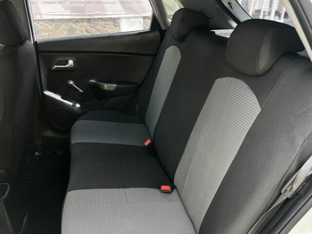 Белый Киа Рио, объемом двигателя 1.4 л и пробегом 279 тыс. км за 7000 $, фото 16 на Automoto.ua