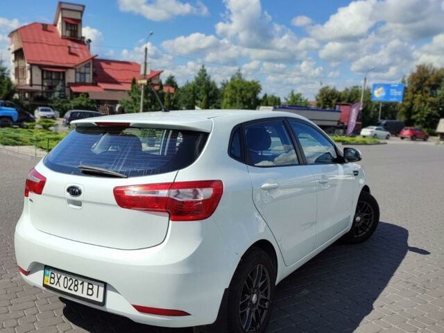 Белый Киа Рио, объемом двигателя 1.6 л и пробегом 58 тыс. км за 10000 $, фото 5 на Automoto.ua