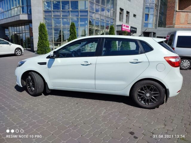 Белый Киа Рио, объемом двигателя 1.6 л и пробегом 58 тыс. км за 10000 $, фото 2 на Automoto.ua