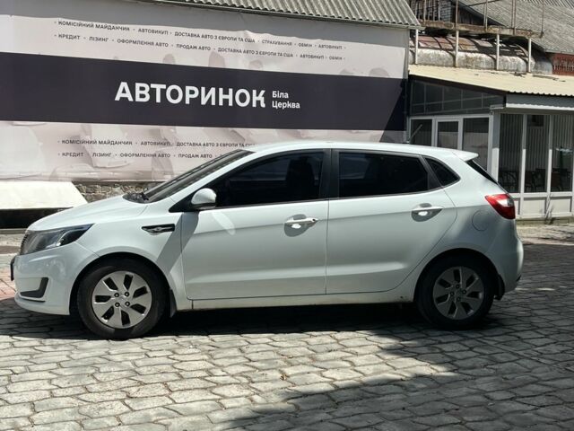 Белый Киа Рио, объемом двигателя 1.4 л и пробегом 279 тыс. км за 7000 $, фото 5 на Automoto.ua