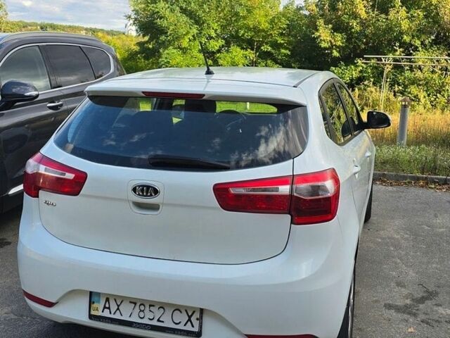 Белый Киа Рио, объемом двигателя 1.6 л и пробегом 299 тыс. км за 5800 $, фото 4 на Automoto.ua