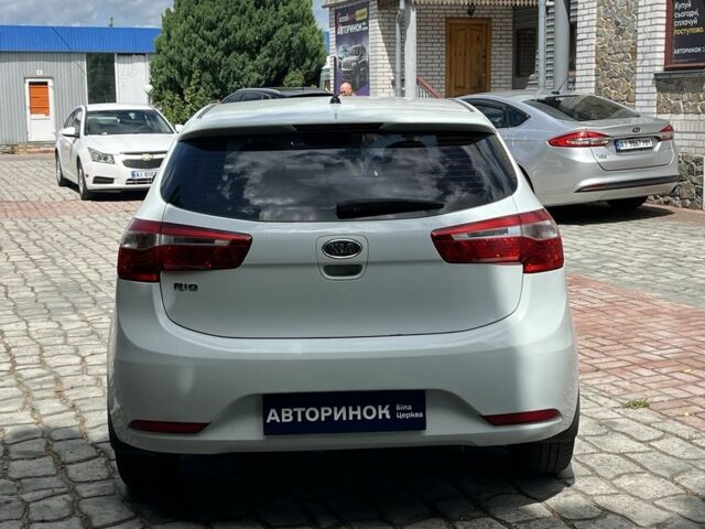 Белый Киа Рио, объемом двигателя 1.4 л и пробегом 279 тыс. км за 7200 $, фото 4 на Automoto.ua