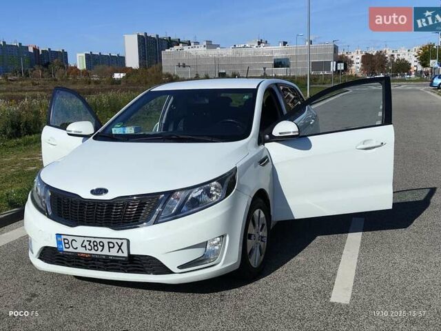 Белый Киа Рио, объемом двигателя 1.6 л и пробегом 114 тыс. км за 8300 $, фото 5 на Automoto.ua