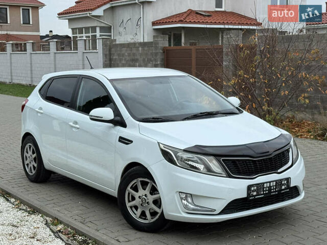 Білий Кіа Ріо, об'ємом двигуна 1.59 л та пробігом 163 тис. км за 8200 $, фото 11 на Automoto.ua