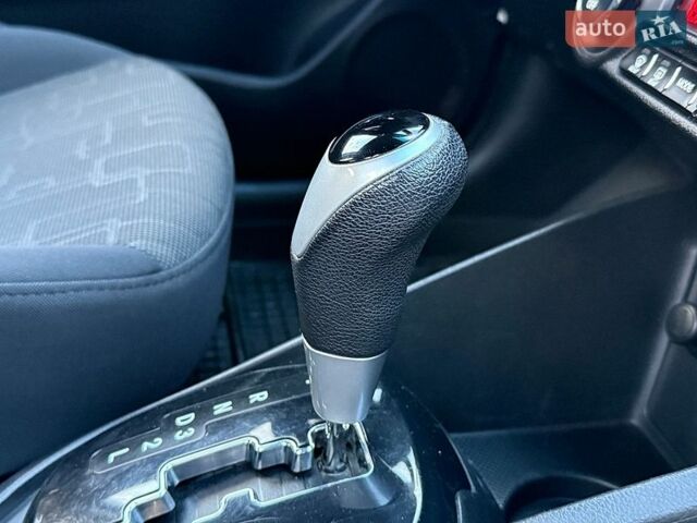 Белый Киа Рио, объемом двигателя 1.59 л и пробегом 28 тыс. км за 10000 $, фото 35 на Automoto.ua