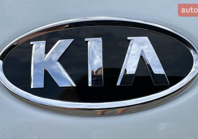 Білий Кіа Ріо, об'ємом двигуна 1.4 л та пробігом 128 тис. км за 8000 $, фото 10 на Automoto.ua