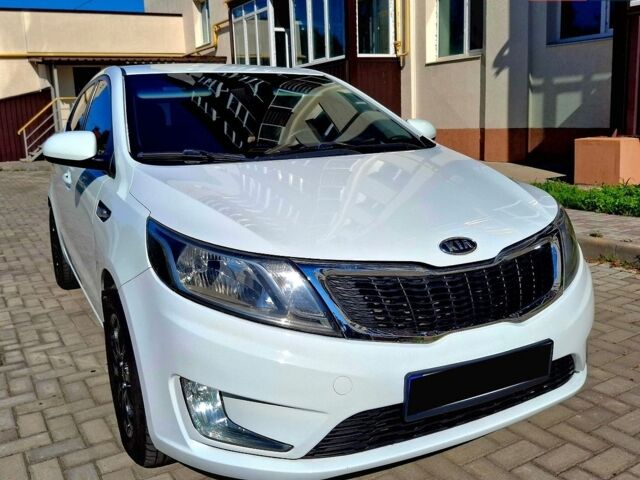 Білий Кіа Ріо, об'ємом двигуна 1.6 л та пробігом 185 тис. км за 7899 $, фото 3 на Automoto.ua