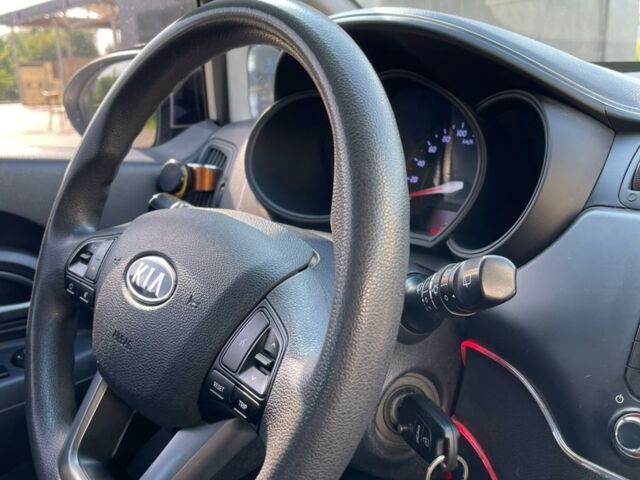 Білий Кіа Ріо, об'ємом двигуна 1.4 л та пробігом 247 тис. км за 8200 $, фото 11 на Automoto.ua