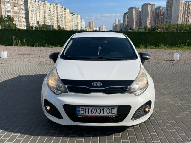 Белый Киа Рио, объемом двигателя 1.4 л и пробегом 247 тыс. км за 8200 $, фото 4 на Automoto.ua