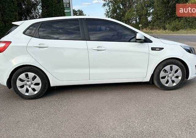 Білий Кіа Ріо, об'ємом двигуна 1.4 л та пробігом 128 тис. км за 8000 $, фото 6 на Automoto.ua