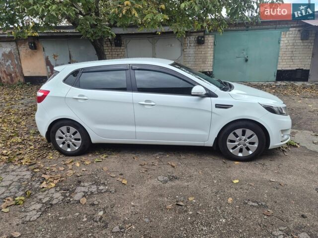 Білий Кіа Ріо, об'ємом двигуна 1.6 л та пробігом 127 тис. км за 8650 $, фото 4 на Automoto.ua