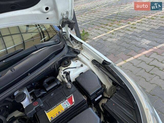 Белый Киа Рио, объемом двигателя 1.6 л и пробегом 138 тыс. км за 9500 $, фото 48 на Automoto.ua