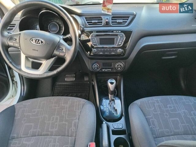 Белый Киа Рио, объемом двигателя 1.6 л и пробегом 28 тыс. км за 9500 $, фото 11 на Automoto.ua