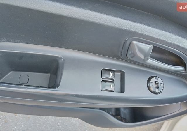 Белый Киа Рио, объемом двигателя 1.2 л и пробегом 203 тыс. км за 5600 $, фото 13 на Automoto.ua