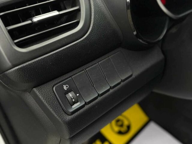 Білий Кіа Ріо, об'ємом двигуна 1.4 л та пробігом 200 тис. км за 6900 $, фото 18 на Automoto.ua