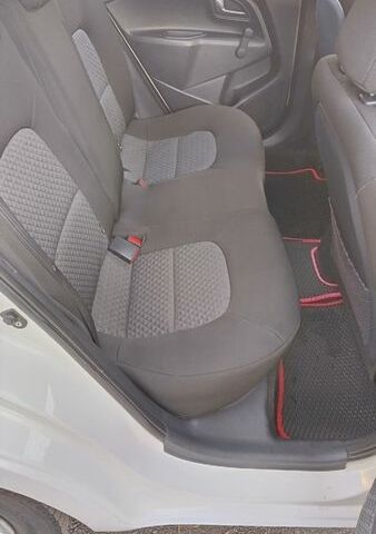 Белый Киа Рио, объемом двигателя 1.2 л и пробегом 203 тыс. км за 5600 $, фото 11 на Automoto.ua