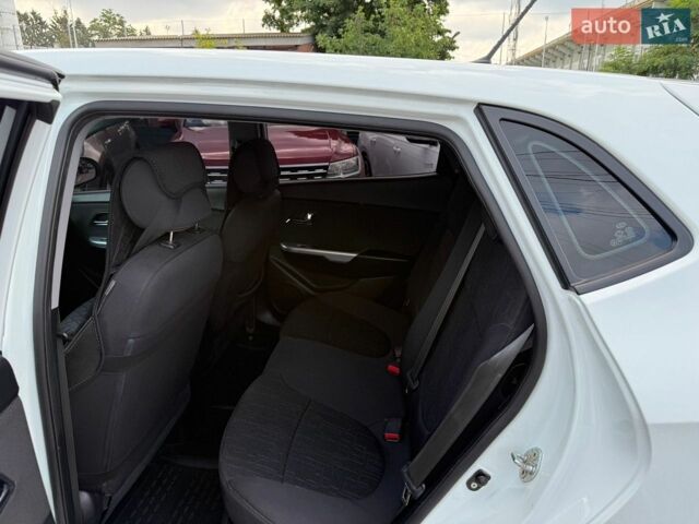 Белый Киа Рио, объемом двигателя 1.6 л и пробегом 173 тыс. км за 7499 $, фото 13 на Automoto.ua