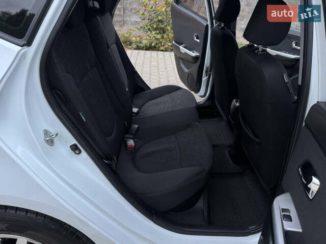 Білий Кіа Ріо, об'ємом двигуна 1.59 л та пробігом 163 тис. км за 8200 $, фото 37 на Automoto.ua