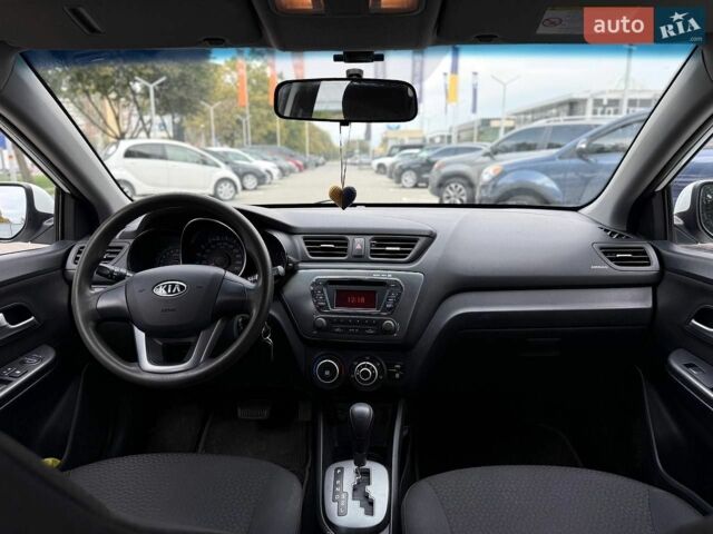 Білий Кіа Ріо, об'ємом двигуна 1.6 л та пробігом 99 тис. км за 8700 $, фото 11 на Automoto.ua