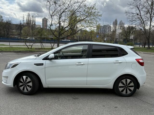 Білий Кіа Ріо, об'ємом двигуна 1.6 л та пробігом 196 тис. км за 7500 $, фото 3 на Automoto.ua