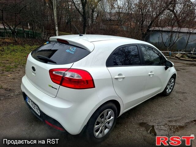 Белый Киа Рио, объемом двигателя 1.1 л и пробегом 155 тыс. км за 6200 $, фото 2 на Automoto.ua