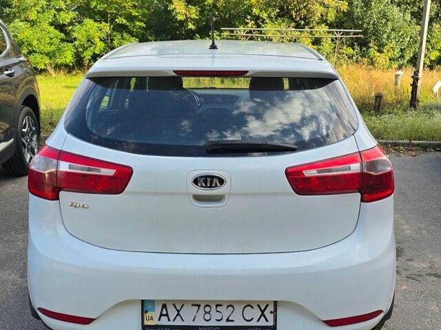 Белый Киа Рио, объемом двигателя 1.6 л и пробегом 299 тыс. км за 5800 $, фото 5 на Automoto.ua