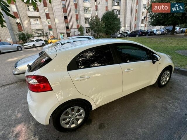 Белый Киа Рио, объемом двигателя 1.25 л и пробегом 144 тыс. км за 7000 $, фото 1 на Automoto.ua