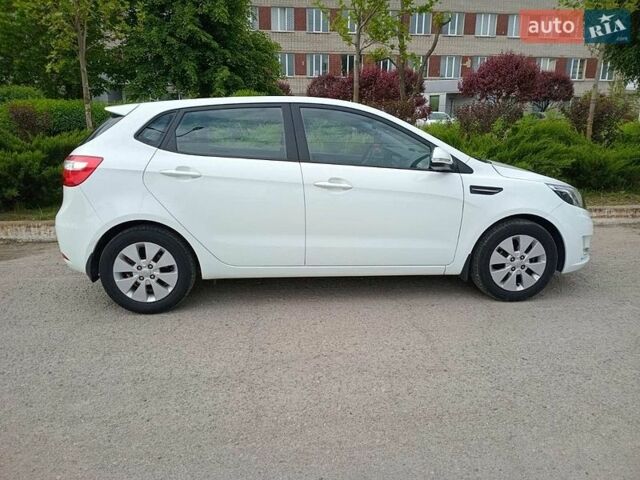 Белый Киа Рио, объемом двигателя 1.6 л и пробегом 28 тыс. км за 9500 $, фото 4 на Automoto.ua