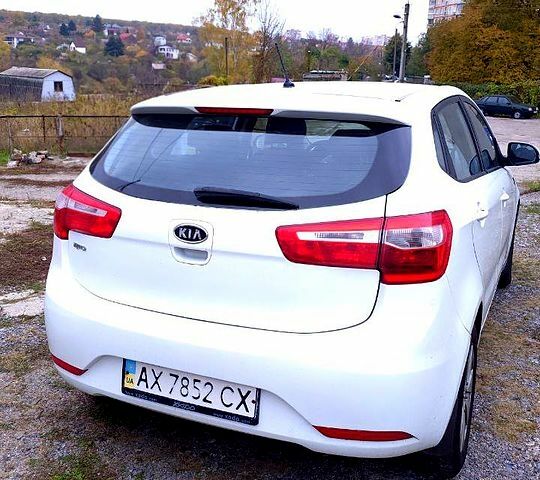 Белый Киа Рио, объемом двигателя 1.6 л и пробегом 296 тыс. км за 5500 $, фото 10 на Automoto.ua