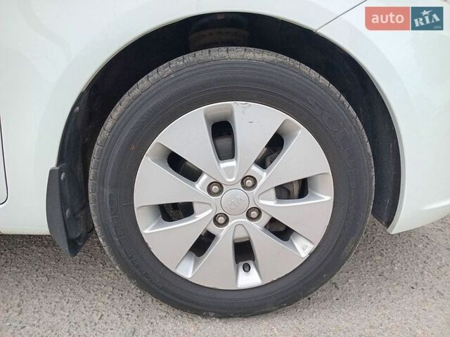 Белый Киа Рио, объемом двигателя 1.6 л и пробегом 28 тыс. км за 9500 $, фото 8 на Automoto.ua