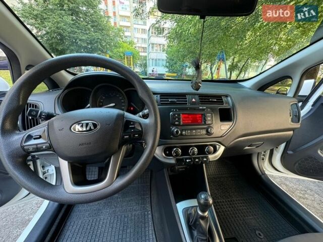 Белый Киа Рио, объемом двигателя 1.25 л и пробегом 144 тыс. км за 7000 $, фото 3 на Automoto.ua