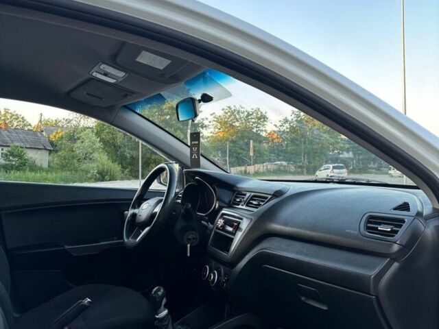 Белый Киа Рио, объемом двигателя 1.4 л и пробегом 330 тыс. км за 5999 $, фото 15 на Automoto.ua