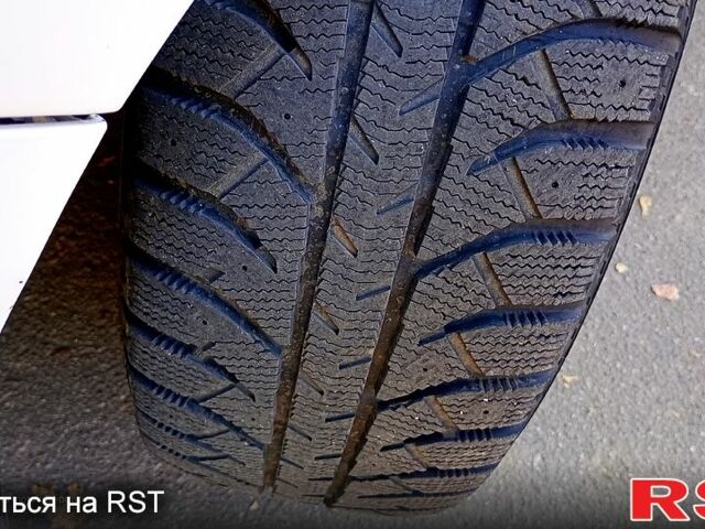 Белый Киа Рио, объемом двигателя 1.1 л и пробегом 250 тыс. км за 4850 $, фото 2 на Automoto.ua