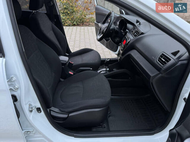 Білий Кіа Ріо, об'ємом двигуна 1.59 л та пробігом 163 тис. км за 8200 $, фото 33 на Automoto.ua