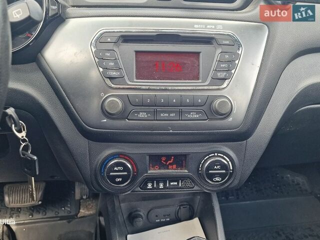 Белый Киа Рио, объемом двигателя 1.59 л и пробегом 137 тыс. км за 8500 $, фото 1 на Automoto.ua