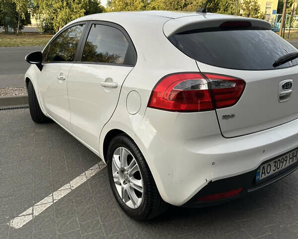 Білий Кіа Ріо, об'ємом двигуна 1.1 л та пробігом 330 тис. км за 6900 $, фото 2 на Automoto.ua