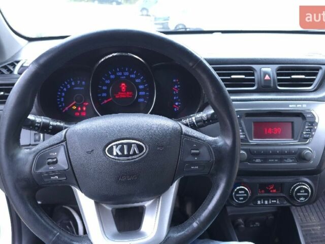 Білий Кіа Ріо, об'ємом двигуна 1.59 л та пробігом 296 тис. км за 5500 $, фото 23 на Automoto.ua