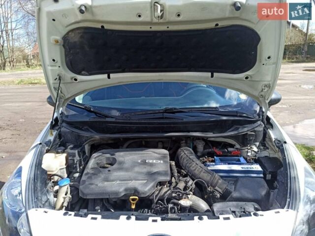 Білий Кіа Ріо, об'ємом двигуна 1.1 л та пробігом 210 тис. км за 6300 $, фото 23 на Automoto.ua