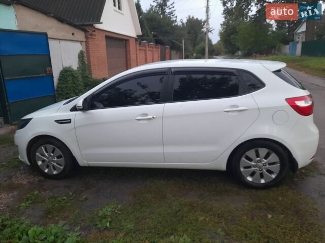 Белый Киа Рио, объемом двигателя 1.59 л и пробегом 70 тыс. км за 8900 $, фото 2 на Automoto.ua