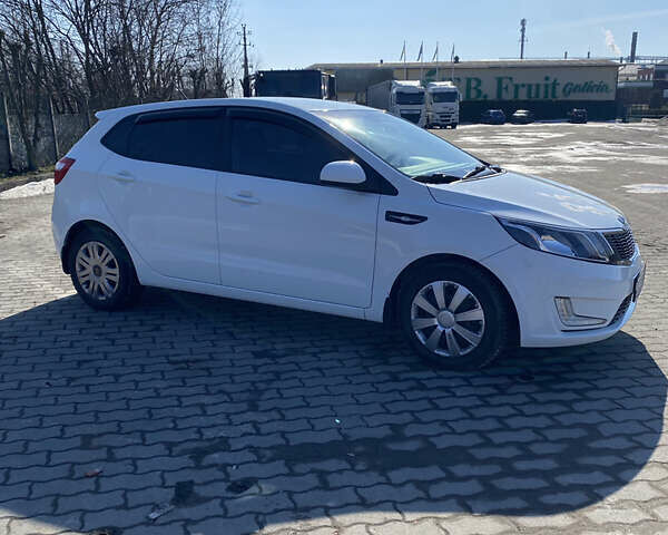 Білий Кіа Ріо, об'ємом двигуна 1.4 л та пробігом 101 тис. км за 7000 $, фото 9 на Automoto.ua