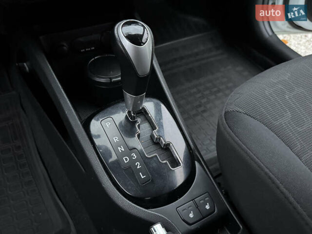 Білий Кіа Ріо, об'ємом двигуна 1.59 л та пробігом 163 тис. км за 8200 $, фото 48 на Automoto.ua