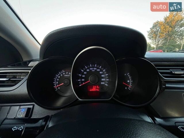 Білий Кіа Ріо, об'ємом двигуна 1.4 л та пробігом 330 тис. км за 3800 $, фото 18 на Automoto.ua